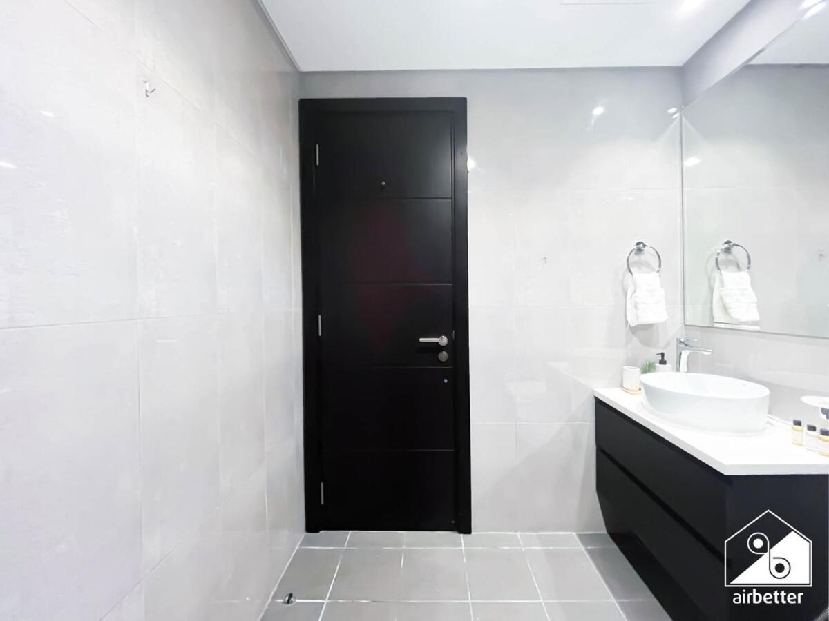 Apartment Luxury 2br In Merano Tower & Stunning Canal Views *