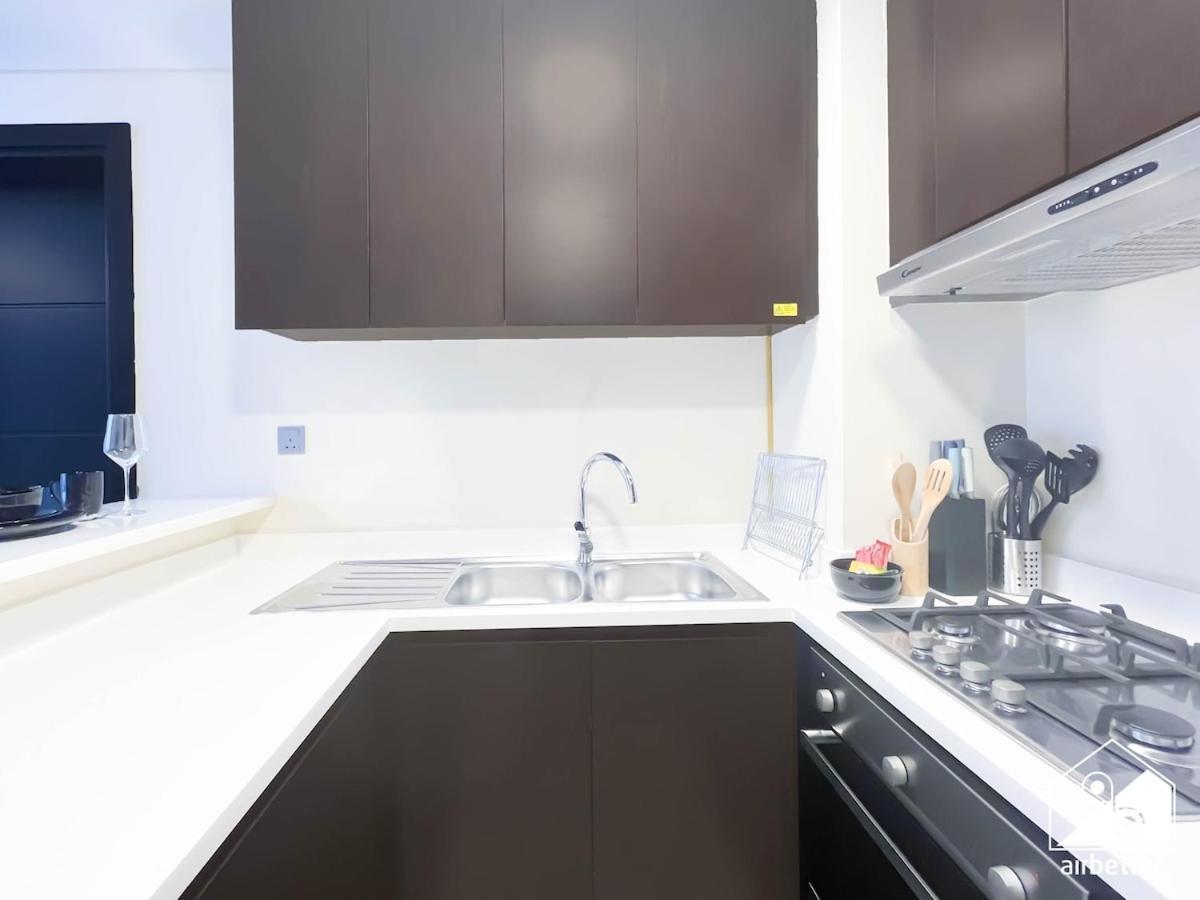 Luxury 2br In Merano Tower & Stunning Canal Views